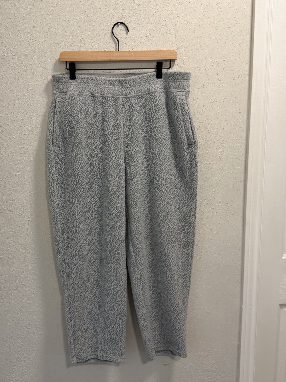 Patagonia Women's Large Sherpa Shearling
Crops Outdoor CozyGray